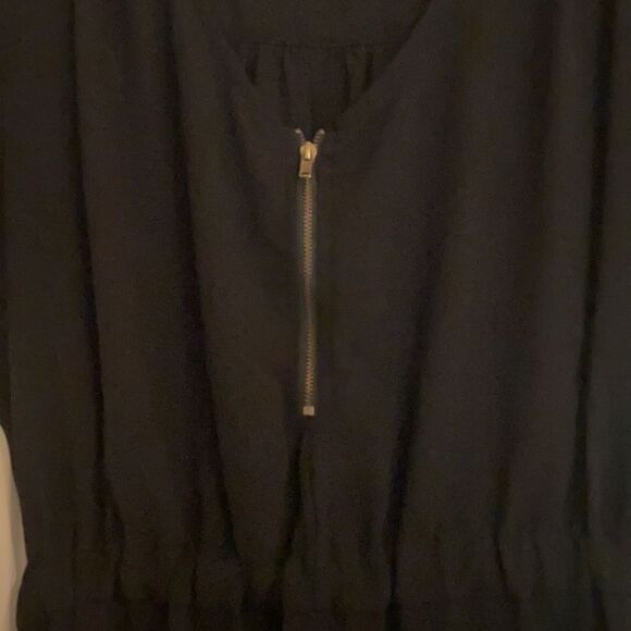 Black dress with zipper detail - Picture 2 of 4